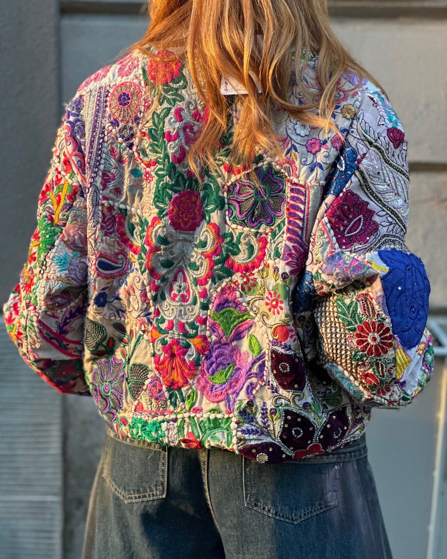 Bomber in ricamo antico con fili dorati e Swarovski – Made in Italy