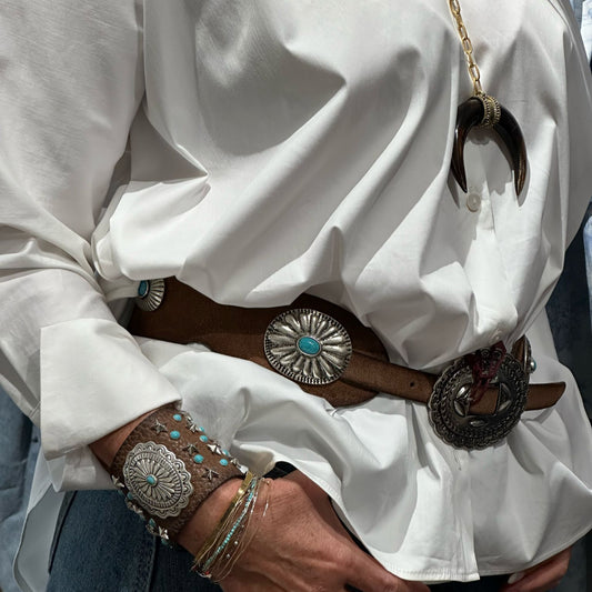 Camicia bianca in cotone – essenziale, ma con stile