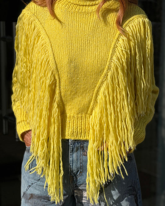 Dolcevita con frange in lana e micropaillettes – Giallo sole