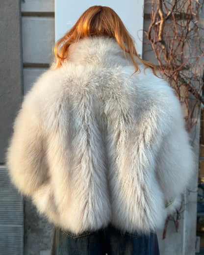 Pelliccia in capra cashmere con inserti antichi ricamati a mano – Beige