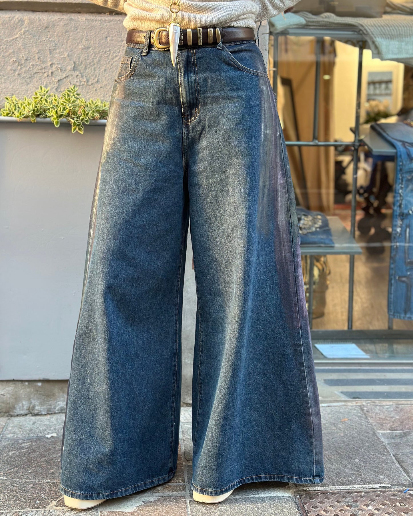 Jeans Dipinti a Mano – Capi Unici Made in Italy