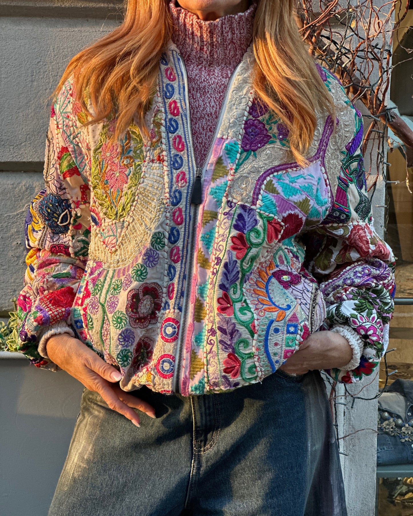 Bomber in ricamo antico con fili dorati e Swarovski – Made in Italy