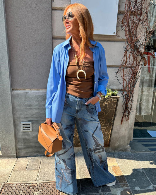 Look Camicia Celeste e Jeans Artistici