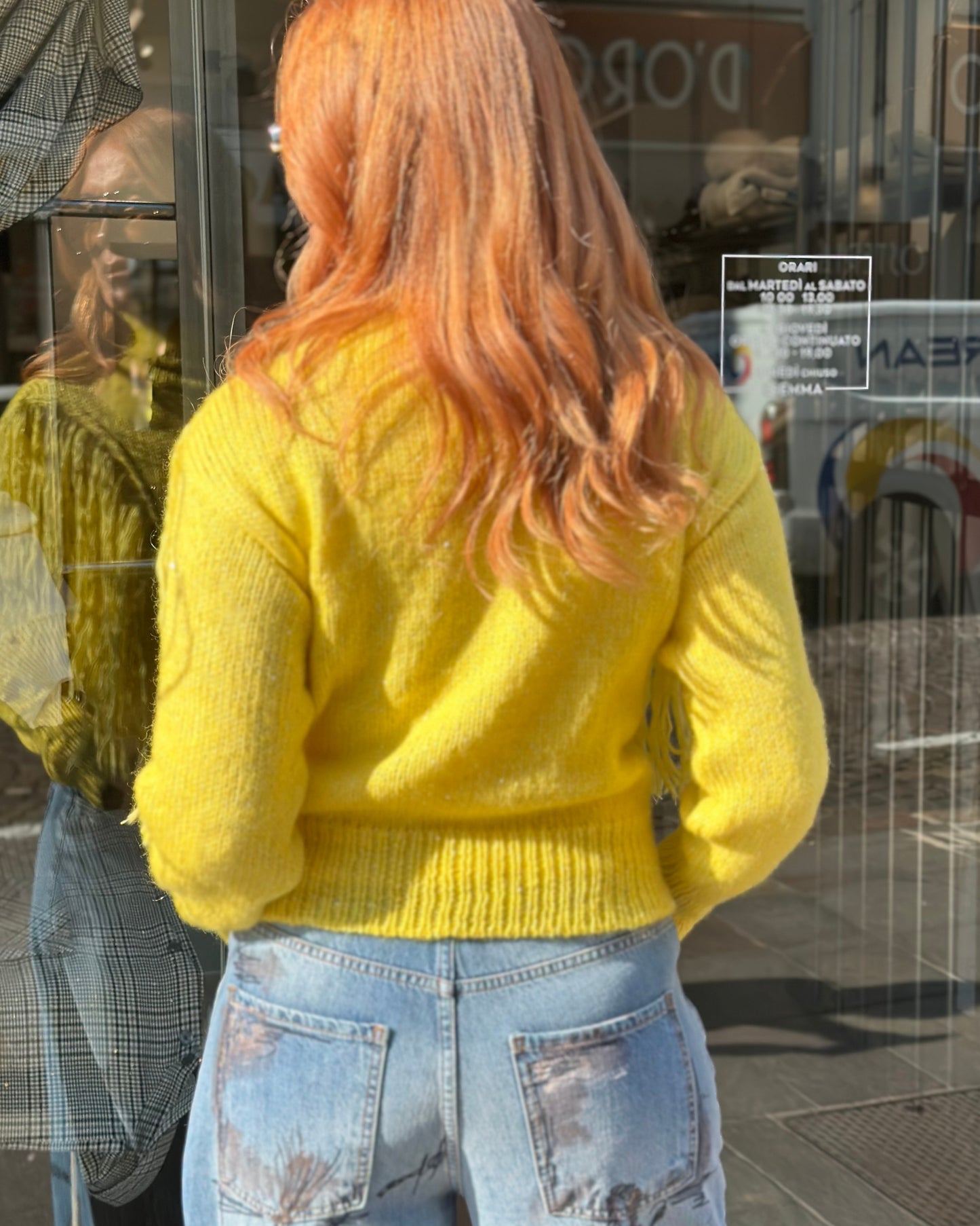 Dolcevita con frange in lana e micropaillettes – Giallo sole